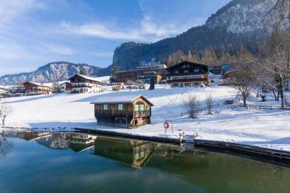 ticklhof_thiersee_haus_am_see_winter.jpg